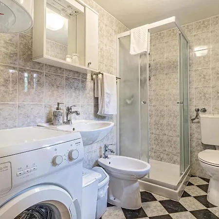 2 Bedroom Awesome In Milotski Brijeg Katun Lindarski