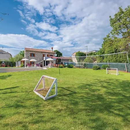 2 Bedroom Awesome Home In Milotski Brijeg *