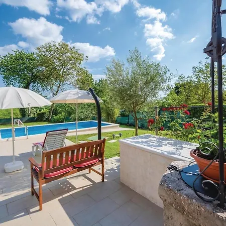 Holiday home 2 Bedroom Awesome Home In Milotski Brijeg Katun Lindarski
