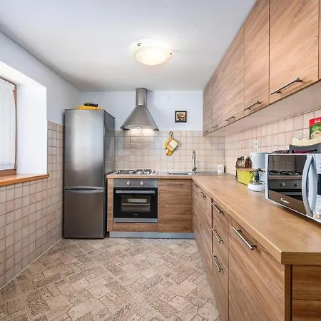 Holiday home 2 Bedroom Awesome Home In Milotski Brijeg Katun Lindarski
