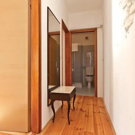 2 Bedroom Awesome Home In Milotski Brijeg Holiday home Katun Lindarski
