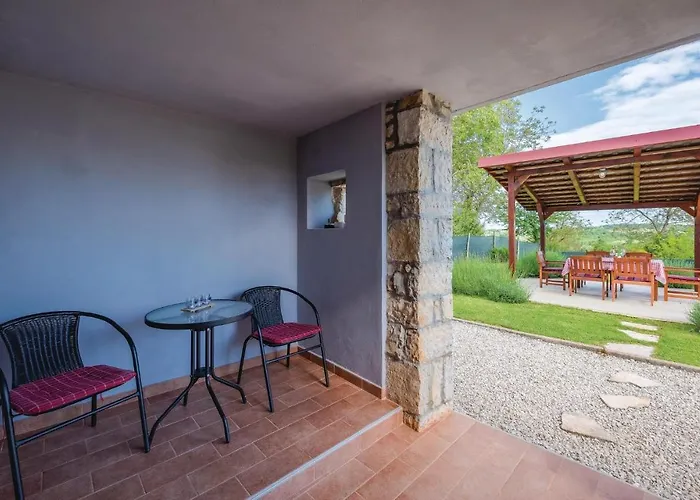 Milotski Brijeg Milotski Brijeg Hébergement de vacances